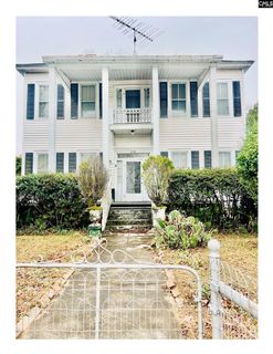 2733 River Drive
