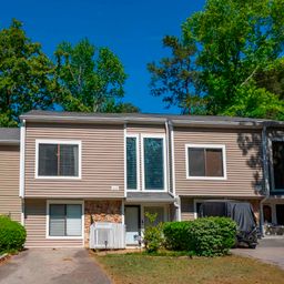 215 Shoreline Dr