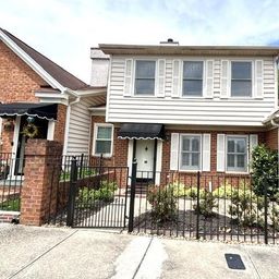 210 Carlyle Circle