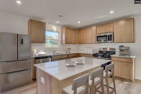 228 Kingfield Drive active home in Chestnut Ridge North, Hopkins, SC