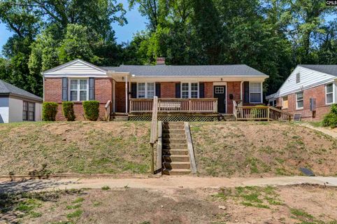 401-403 Waccamaw active home in Wales Garden, Columbia, SC