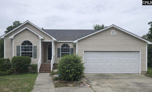 205 Oak Manor Drive active home in Carriage Oaks, Columbia, SC