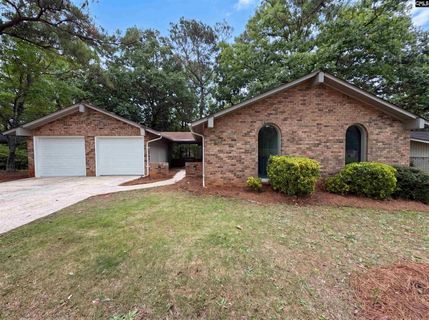 1820 Chantilly Drive active home in Broad River Estates, Columbia, SC