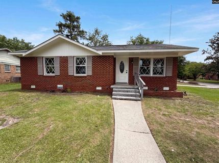 320 Redwood Court active home in Trenholm Acres, Columbia, SC