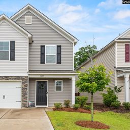1069 Crescent Moon Loop