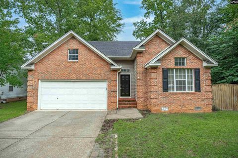 100 Chippenham Circle active home in Grove Park, Columbia, SC