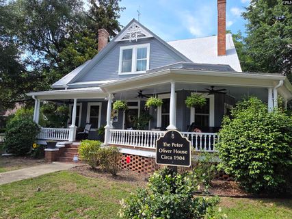 295 W 1St Street