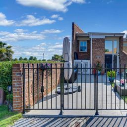 4 Holly Ferry Court