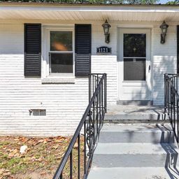 1121 Woodlawn Avenue