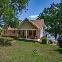 1646 Ginkgo Trail