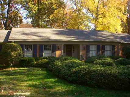 108 Lakecrest Drive