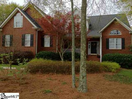 106 Goldenstar Ln