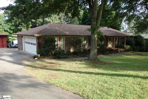 251 Ravenwood Circle
