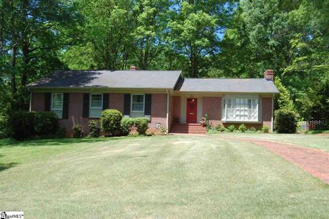 7 Lakecrest Drive