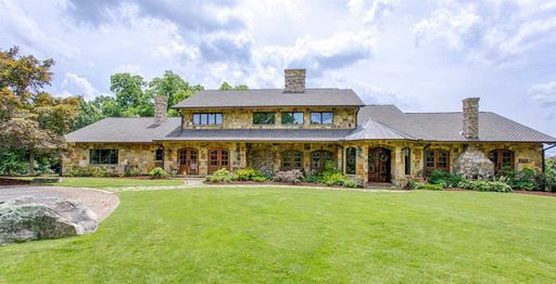 10 Scotts Moor Drive sold home in Chaunessy, Greenville, SC