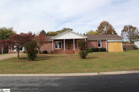 4 Queensbury Drive