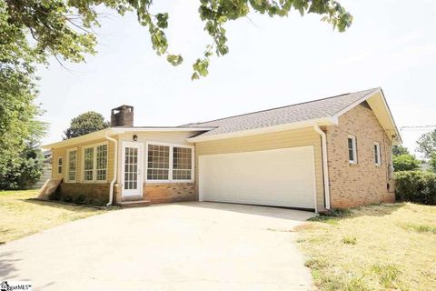 18 Queensbury Drive