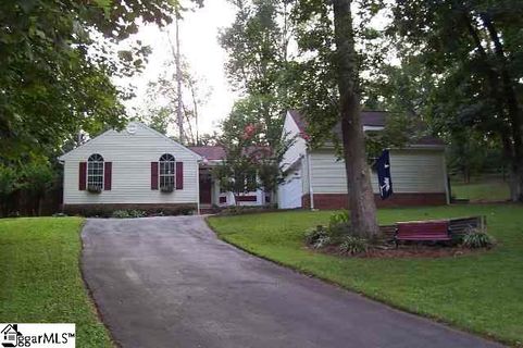 211 Knollview Drive