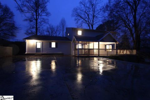 11 Riverview Drive