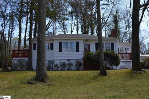 104 Brookside Circle