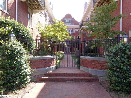 400 E Washington Street Unit 4