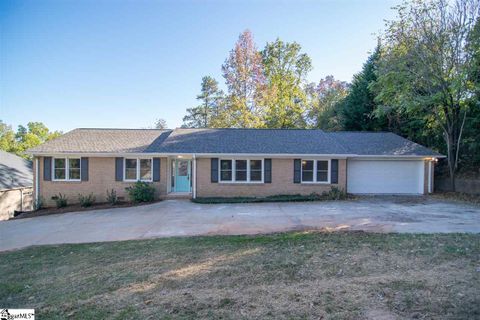 10 Eastwood Drive