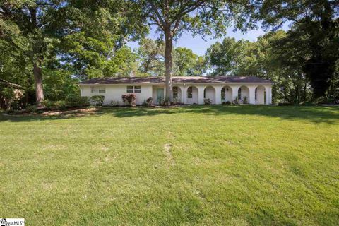 316 Lakewood Circle