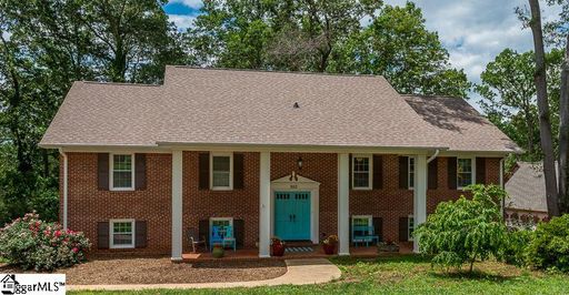 302 Lakecrest Drive