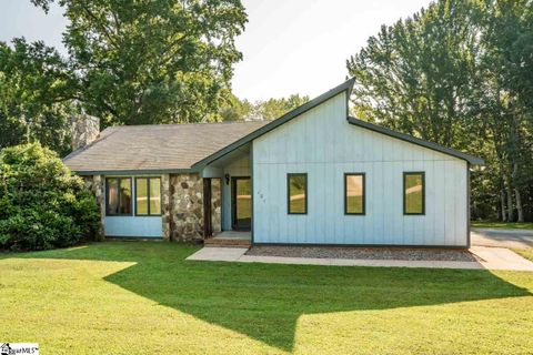121 Edgefield Street sold home in Twin Brooks Estates, Boiling Springs, SC