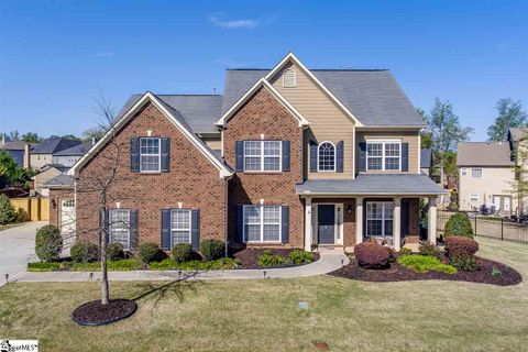 4 Roanoke Hills Court