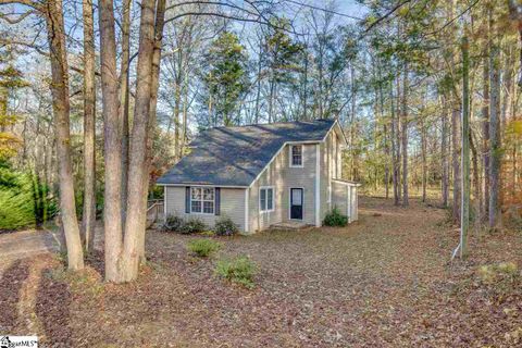 3 Woodmere Court