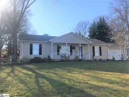 180 Edgefield Street sold home in Twin Brooks Estates, Boiling Springs, SC