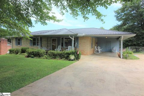 2 Laramie Drive