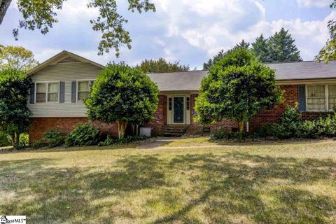 8 W Red Fox Trail sold home in Foxcroft, Greenville, SC