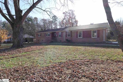 18 Fenwick Drive sold home in Fenwick Heights, Greenville, SC