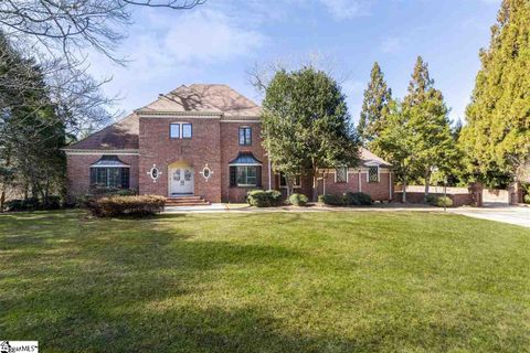 105 W Round Hill Road