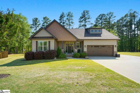 204 Pineknoll Circle