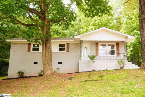 101 Rolling Pines Drive