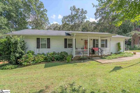 206 Dogwood Court