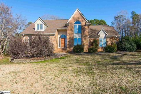 408 Lakecrest Drive