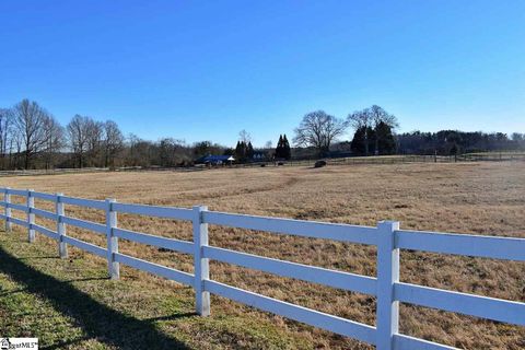 Stable Gate Drive sold home in Motlow Creek Equestrian Farms, Campobello, SC