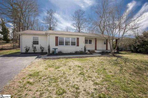 205 Walker Springs Road sold home in Coral Ridge, Taylors, SC