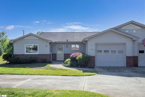 220 Lakeside Circle