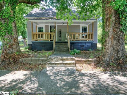 809 NE Main Street