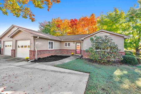 407 Lakeside Circle