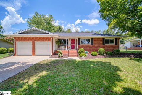 8 Camelback Road sold home in Canterbury Hills, Greenville, SC