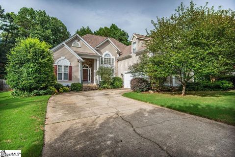 10 Dunrobin Lane