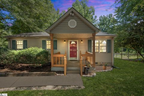 15 Longland Drive