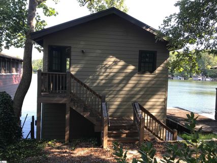 732 E Lakeshore Drive