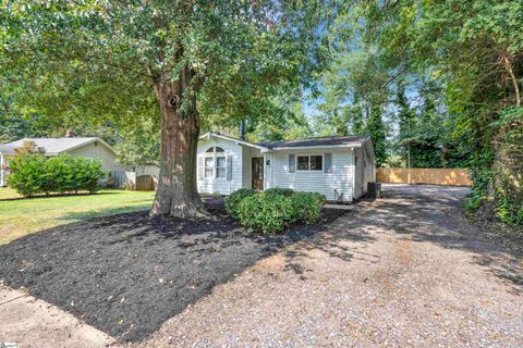 201 W Hillcrest Drive